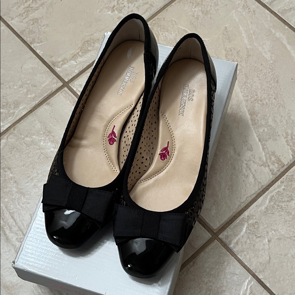 Ros Hommerson Black Patent Toe Flats with Bow
